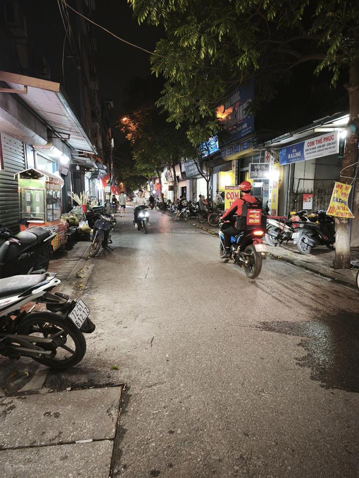 82m2  3 tầng 18 phòng thành trung ô tô 7 chỗ thông gần hv nông nghiệp, 11,8 tỷ
