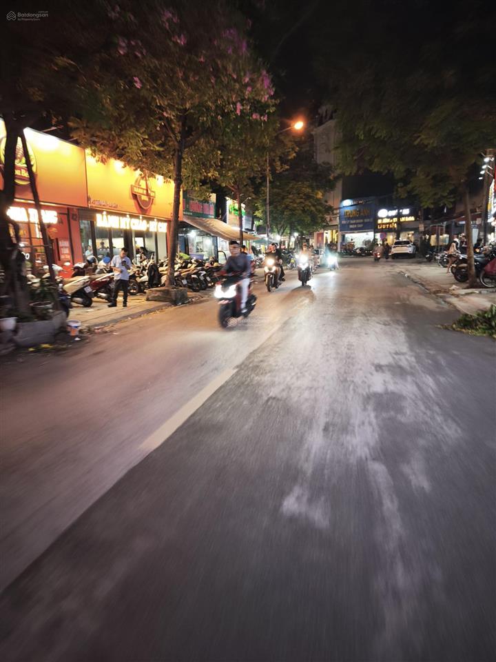 82m2  3 tầng 18 phòng thành trung ô tô 7 chỗ thông gần hv nông nghiệp, 11,8 tỷ