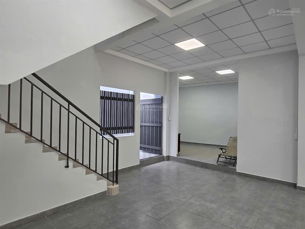 Bán nhà xưởng kết hợp nhà ở mới xây, tổng diện tích 230 m2, nở hậu 9.6 m
