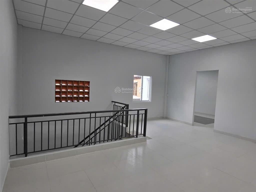 Bán nhà xưởng kết hợp nhà ở mới xây, tổng diện tích 230 m2, nở hậu 9.6 m