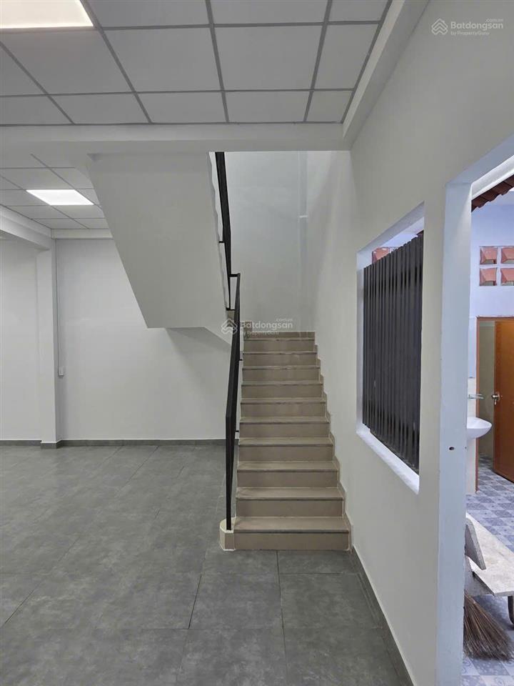 Bán nhà xưởng kết hợp nhà ở mới xây, tổng diện tích 230 m2, nở hậu 9.6 m