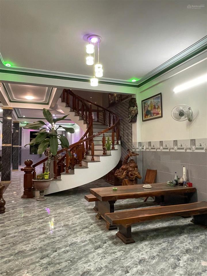 Bán nhà 375m2 (15x25) và đất nông nghiệp liền kề sau nhà 1000m2 (15x67) giá 6,2 tỷ