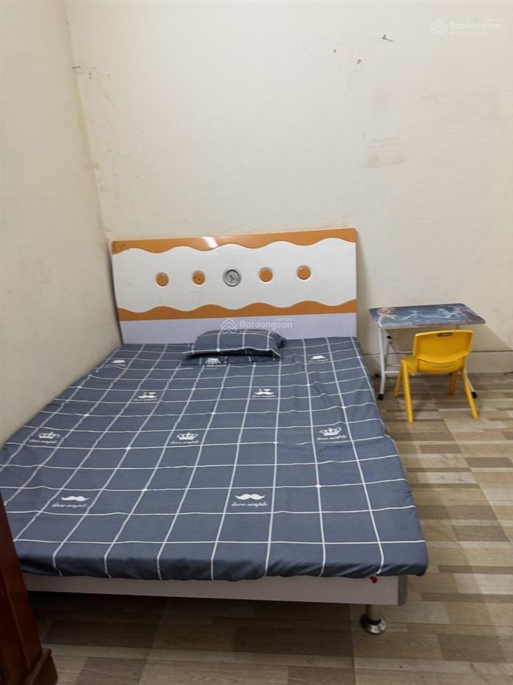 Cho thuê cả nhà số 6 ngõ 71 phố hai bà trưng, p cửa nam. nhà 4 tầng tổng diện tích 92 m2.