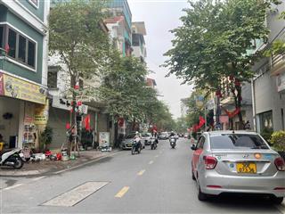 Nhà mới huyện ủy thanh trì 5 tầng gần phố ở ngay