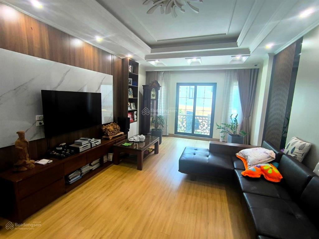 Vip phú diễn  tái định cư  gần đh tn&mt  thang máy  nội thất xịn  vỉa hè rộng  ô tô tránh
