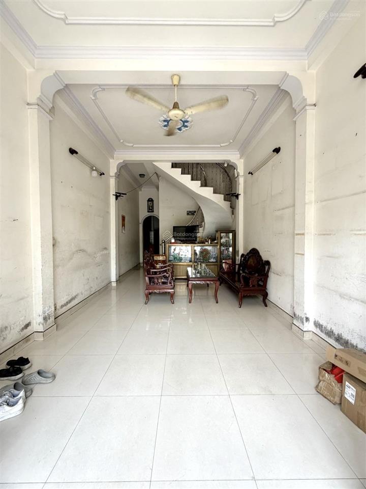 Nhà chính chủ  3 tầng 60m2  hxh tránh  khu tô hiệu sầm uất  chỉ 6. x tỷ