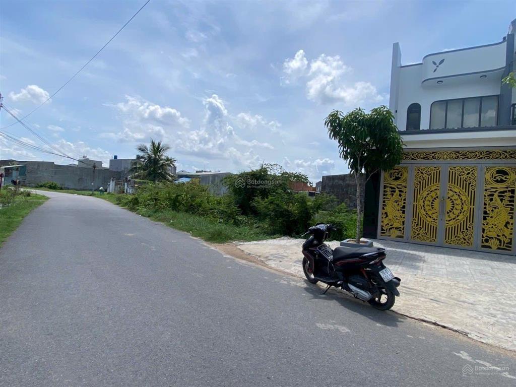 Nhà mới hoàn thiện mặt tiền đường nhựa 8m thông. kdc trần anh  giáp hóc môn