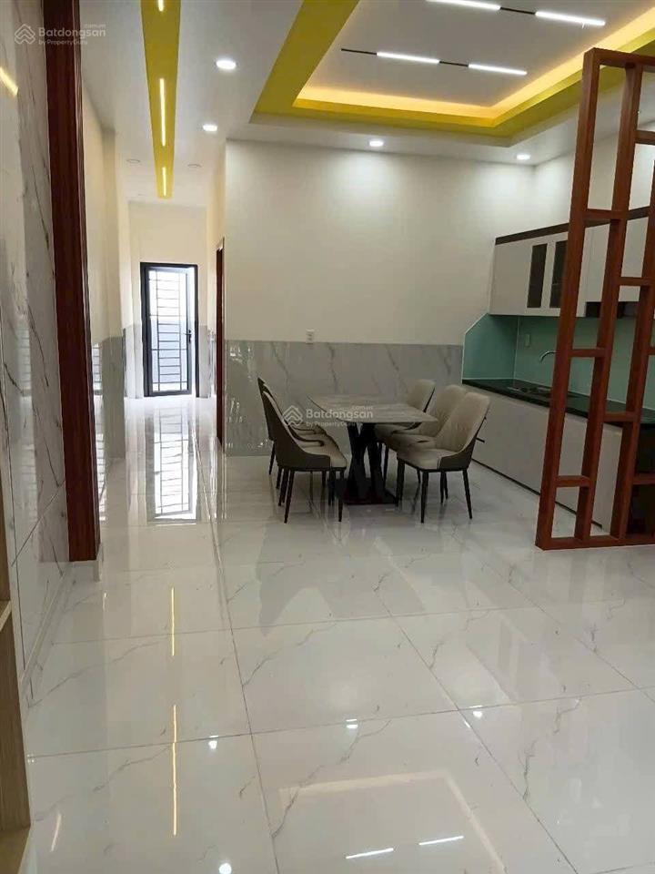 Nhà mới hoàn thiện mặt tiền đường nhựa 8m thông. kdc trần anh  giáp hóc môn