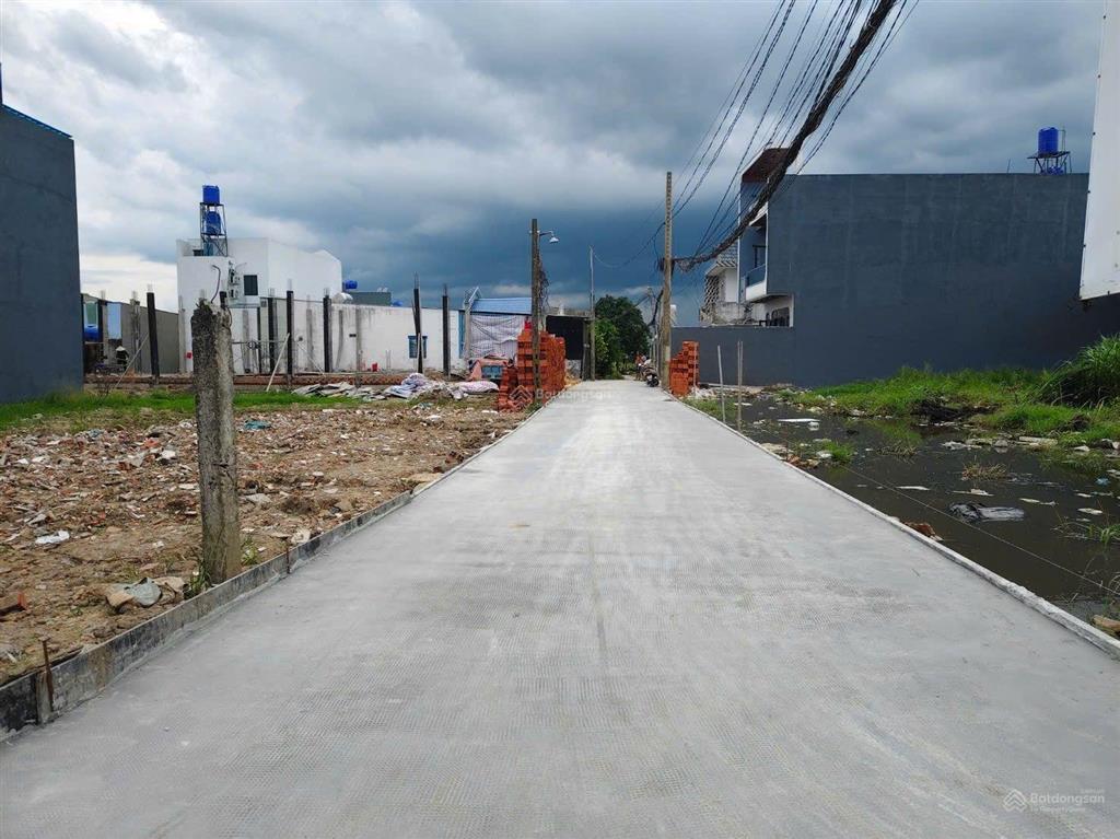 Đất 5 x 30m sát chợ mỹ hạnh nam. đường bê tông ôtô vào đất