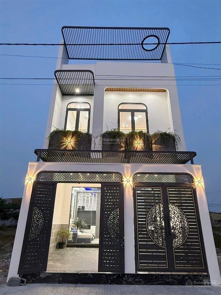 Nhà mới xây kdc trần anh. mỹ hạnh nam  giáp hóc môn