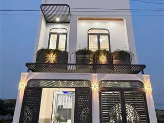 Nhà mới xây kdc trần anh. mỹ hạnh nam  giáp hóc môn