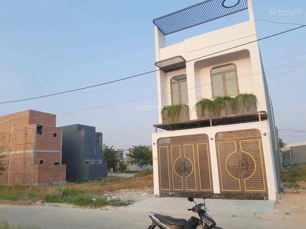 Nhà mới xây kdc trần anh. mỹ hạnh nam  giáp hóc môn