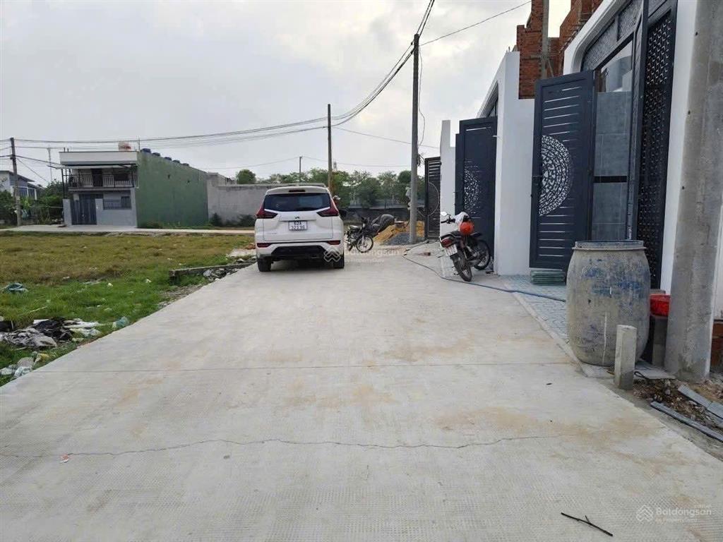 Nhà mới giá 2 tỷ 750 còn bớt. đường ôtô gần ngã 3 mỹ hạnh  giáp hóc môn