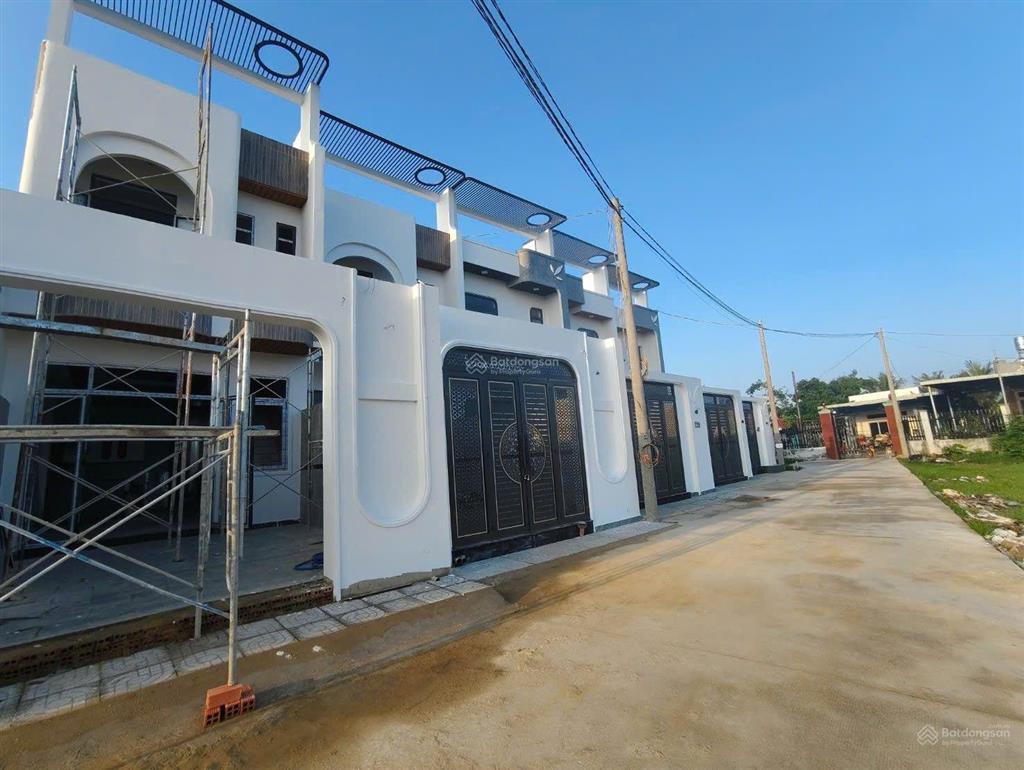 Nhà mới giá 2 tỷ 750 còn bớt. đường ôtô gần ngã 3 mỹ hạnh  giáp hóc môn