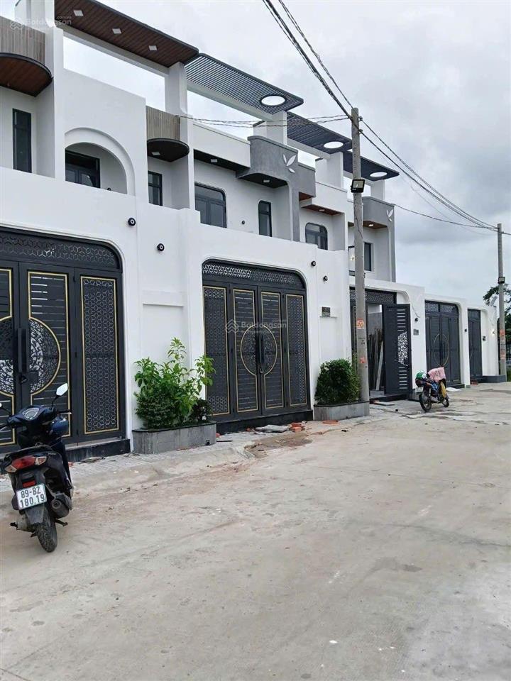 Nhà mới giá 2 tỷ 750 còn bớt. đường ôtô gần ngã 3 mỹ hạnh  giáp hóc môn