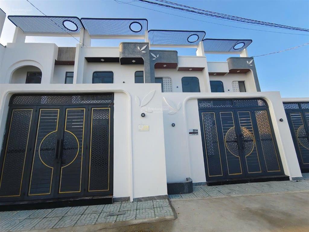 Nhà mới giá 2 tỷ 750 còn bớt. đường ôtô gần ngã 3 mỹ hạnh  giáp hóc môn
