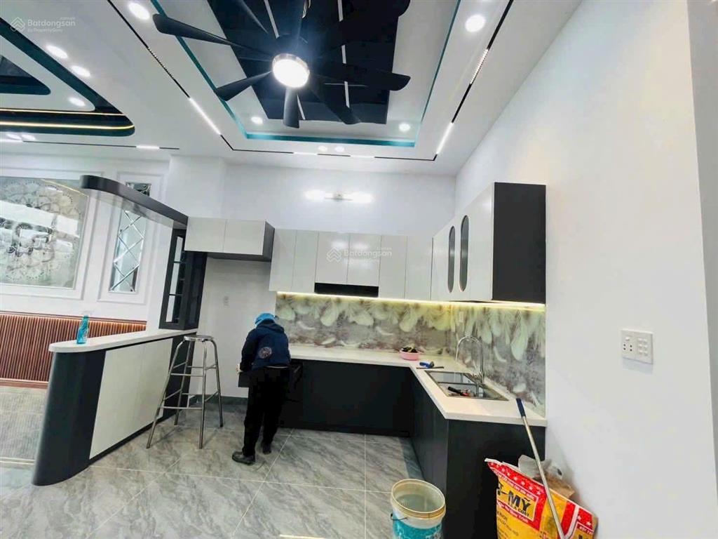 Nhà mới giá 2 tỷ 750 còn bớt. đường ôtô gần ngã 3 mỹ hạnh  giáp hóc môn