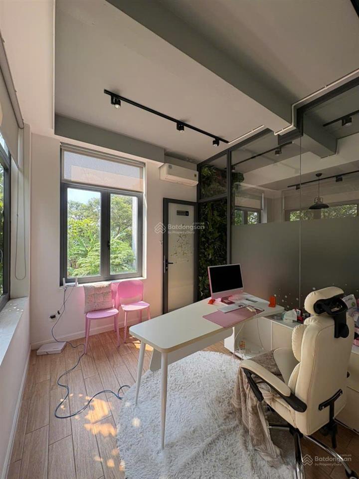 Cho thuê biệt thự góc 2 mặt tiền đường lớn  phước long b, thủ đức