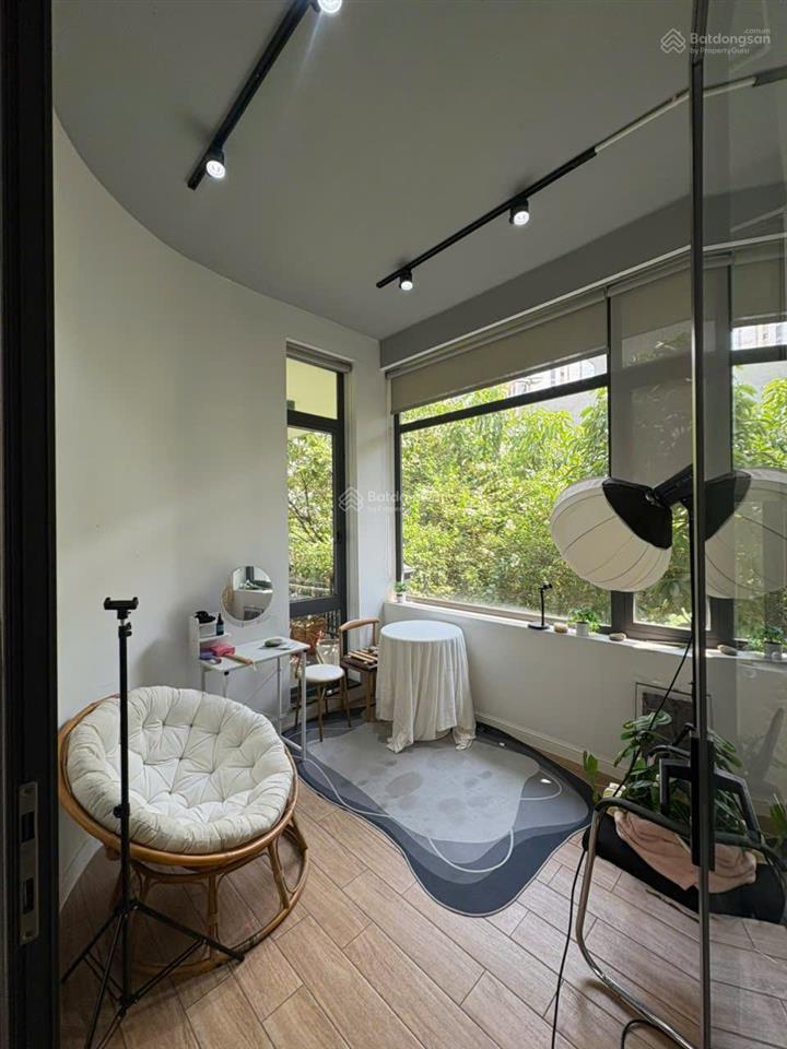 Cho thuê biệt thự góc 2 mặt tiền đường lớn  phước long b, thủ đức