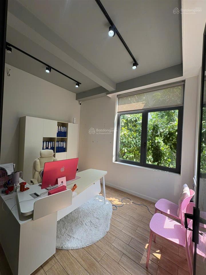 Cho thuê biệt thự góc 2 mặt tiền đường lớn  phước long b, thủ đức
