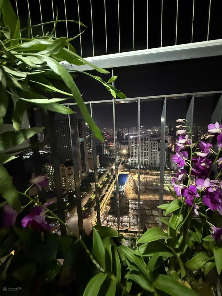 Căn góc 117m2 view hồ tây 3pn, đẹp xuất sắc tại mhdi 60 hoàng quốc việt, 12 tỷ, nội thất full