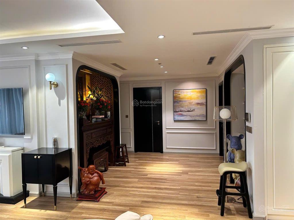 Chính chủ băn căn hộ tại thăng long number one, 10.8 tỷ, 118 m2, 3pn, 2wc nhà có ban công, view đẹp