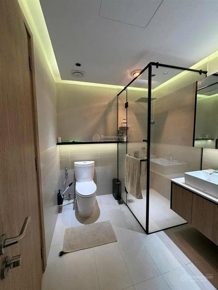 Bán căn hộ chung cư kosmo tây hồ, giá 10,3 tỷ, 96m2, 3pn, 2wc, full nội thất, có slot oto.