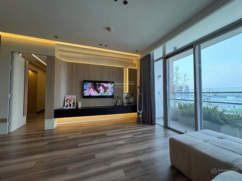 Bán căn hộ chung cư kosmo tây hồ, giá 10,3 tỷ, 96m2, 3pn, 2wc, full nội thất, có slot oto.