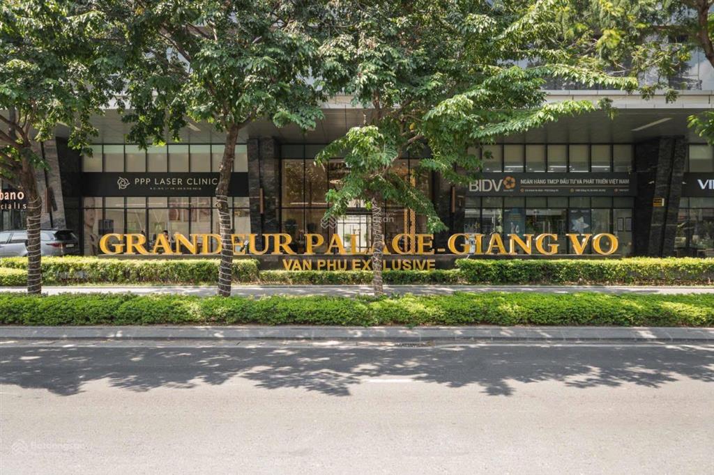 Căn hộ 5 sao grandeur palace giảng võ, 28,5 tỷ, 137m2, tk 3n + 3wc, full đồ đẹp vị trí vàng.