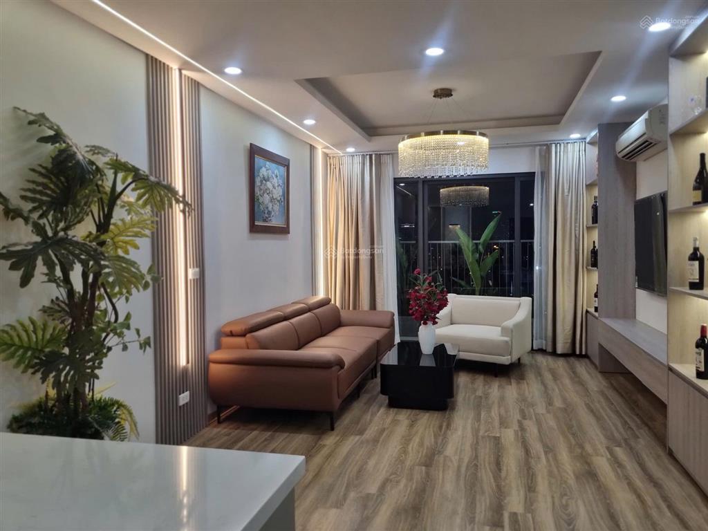 Căn 2 ngủ giá hời ngoại giao đoàn, 7 tỷ, 70m2, sẵn sổ, nội thất full mới, view cực thoáng toà n04