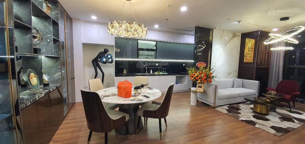 Hàng hiếm tại sky park tôn thất thuyết, giá 7,9 tỷ, 80m2, 2n+1, 2wc, view công viên, full nội thất.
