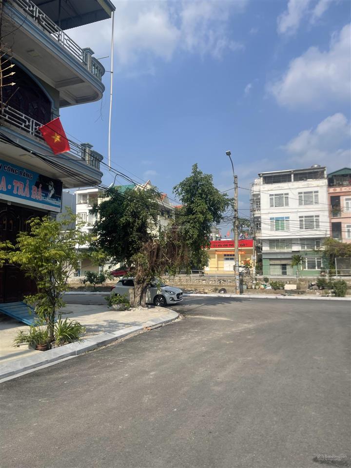 Chính chủ bán căn góc cạnh sân bóng yết kiêu hạ long cũ
