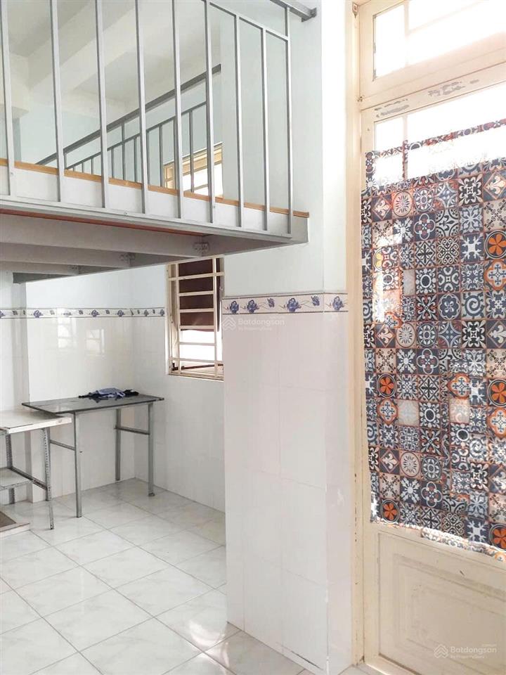 Nhà phố, đường phú thuận q7, có chỗ để xe rộng rãi + nhà trọ cho thuê
