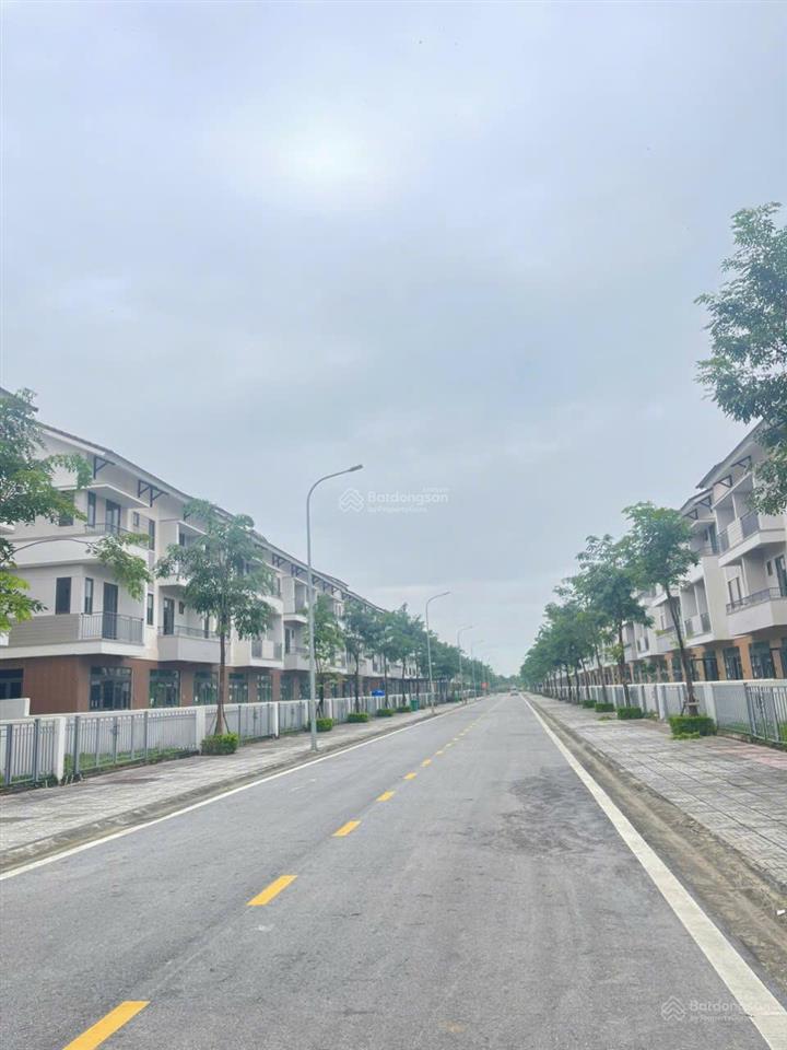 Sổ sẵn  chủ nhà bán nhanh căn liền kề 100m, mặt tiền 5m