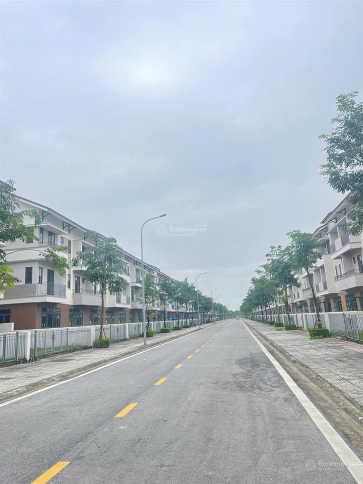 Sổ sẵn  chủ nhà bán nhanh căn liền kề 100m, mặt tiền 5m