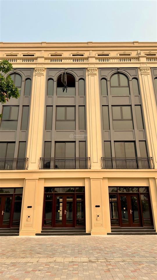 Shophouse cửa ngõ triển lãm 90m2 hơn 15 tỷ, vị trí tâm điểm dòng người, dòng tiền 8%.  0946 455 ***