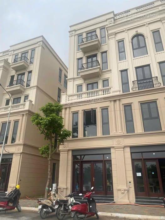 Liền kề xẻ khe thẳng vườn hoa bể bơi ánh dương đường chính sát grand world danh giá,  0946 455 ***