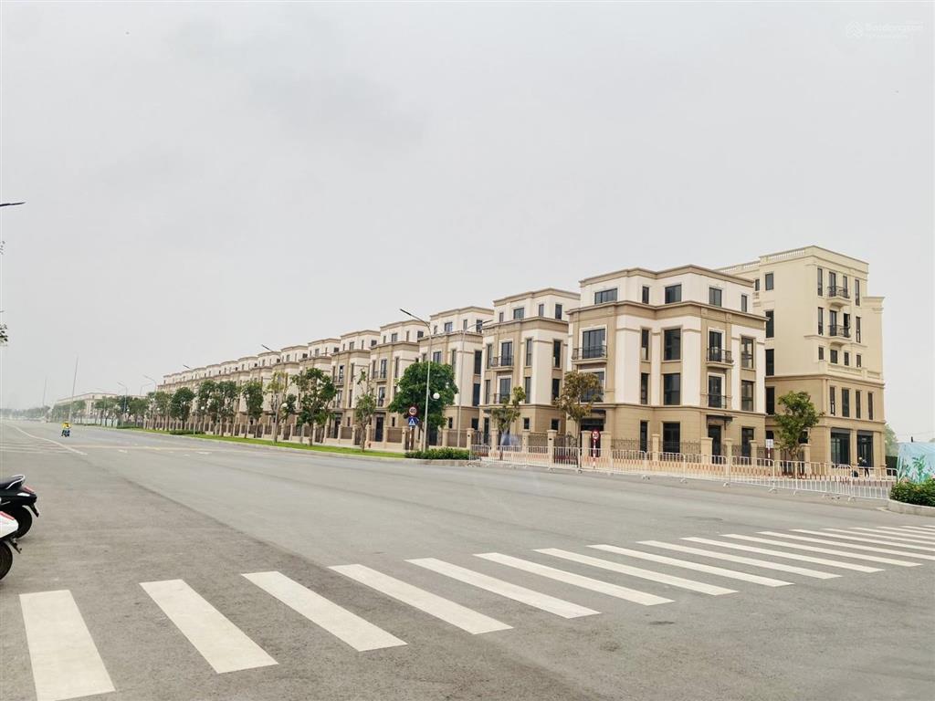Bán cặp góc vip hoàng gia đối diện vinschool, nhìn hồ 32ha,đông đúc thông thoáng,  0946 455 ***