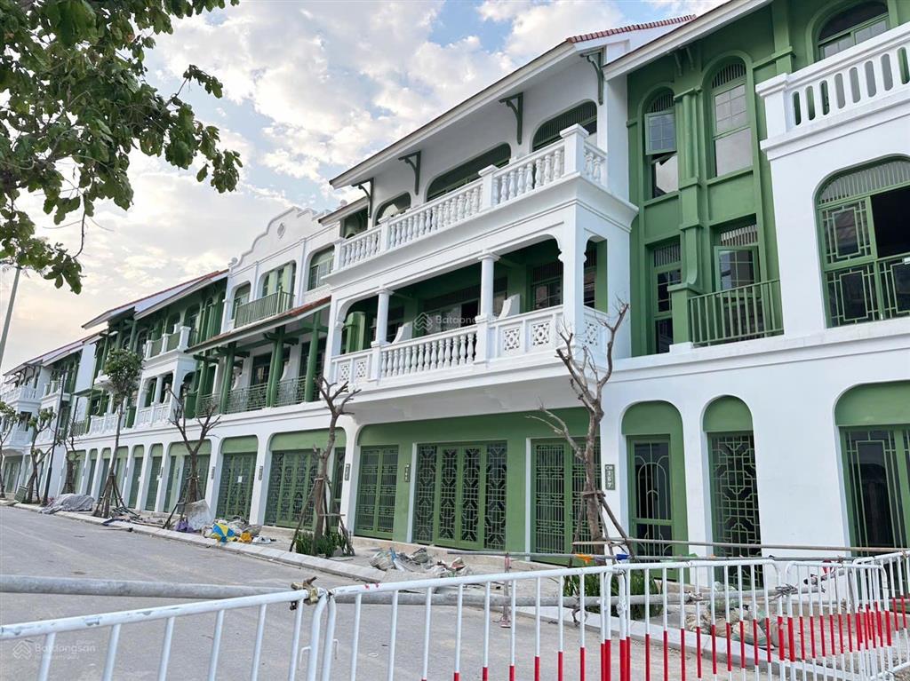 4,5 tỷ nhà liền kề 60m2 3,5 tầng nổi 1 hầm nhận bàn giao luôn tại sun urban city hà nam