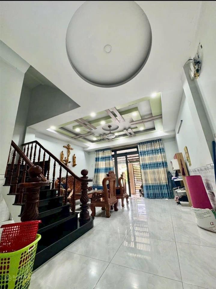 Nhà đẹp 8,5 tỷ 4 tầng 96m, 6 pn, vòng xoay phú hữu đường xe tải tránh + giá tốt khu vực
