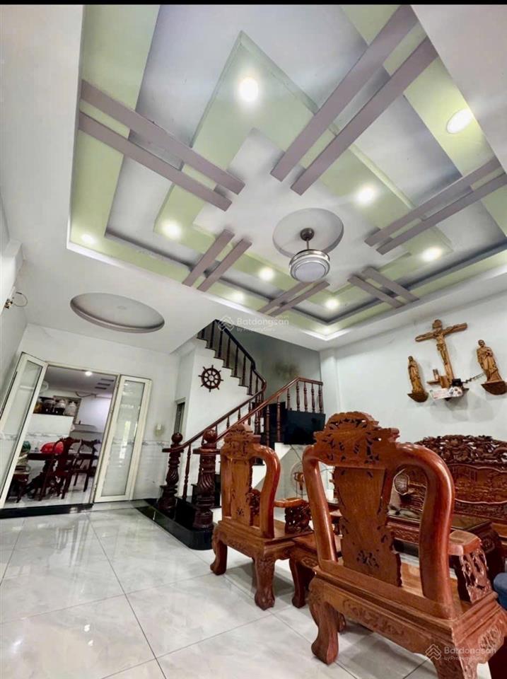 Nhà đẹp 8,5 tỷ 4 tầng 96m, 6 pn, vòng xoay phú hữu đường xe tải tránh + giá tốt khu vực