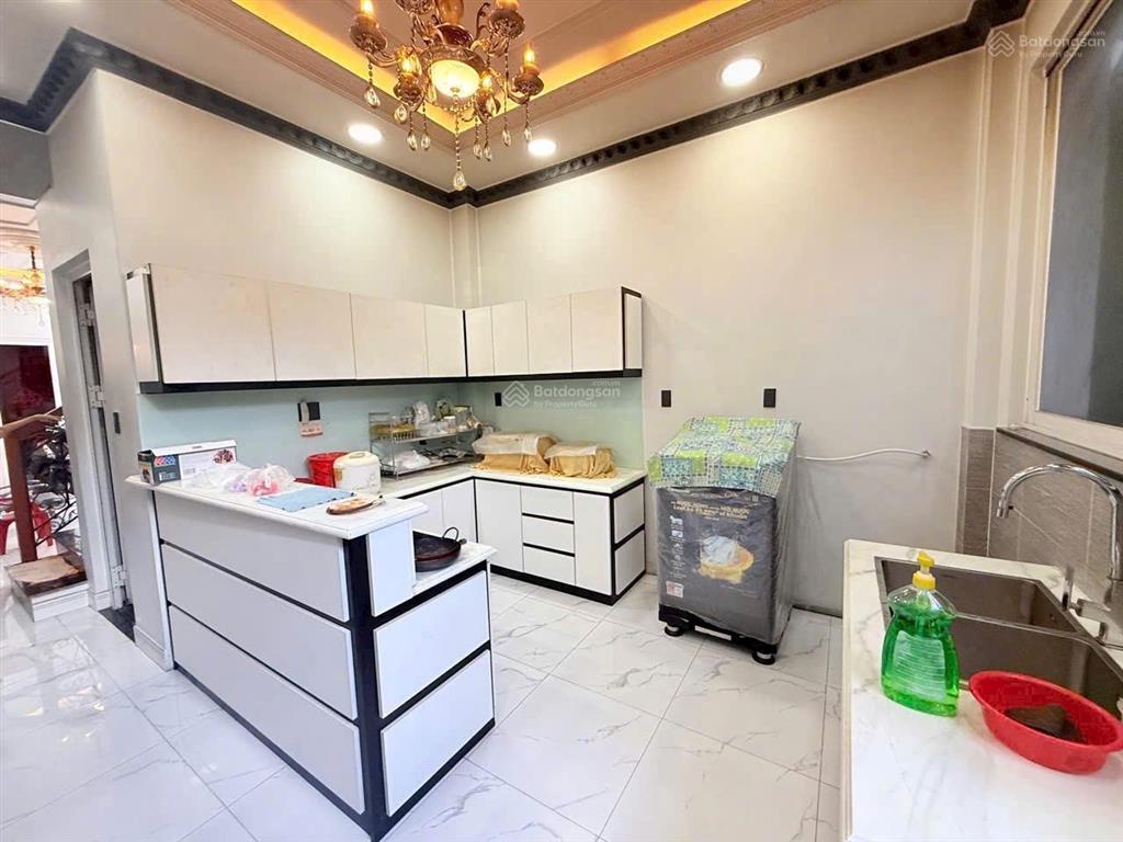 Nhà ngon 4 tầng ngay chợ thủ đức giá 8t diện tích 64m 4m x 16m
công năng 4pn3vs