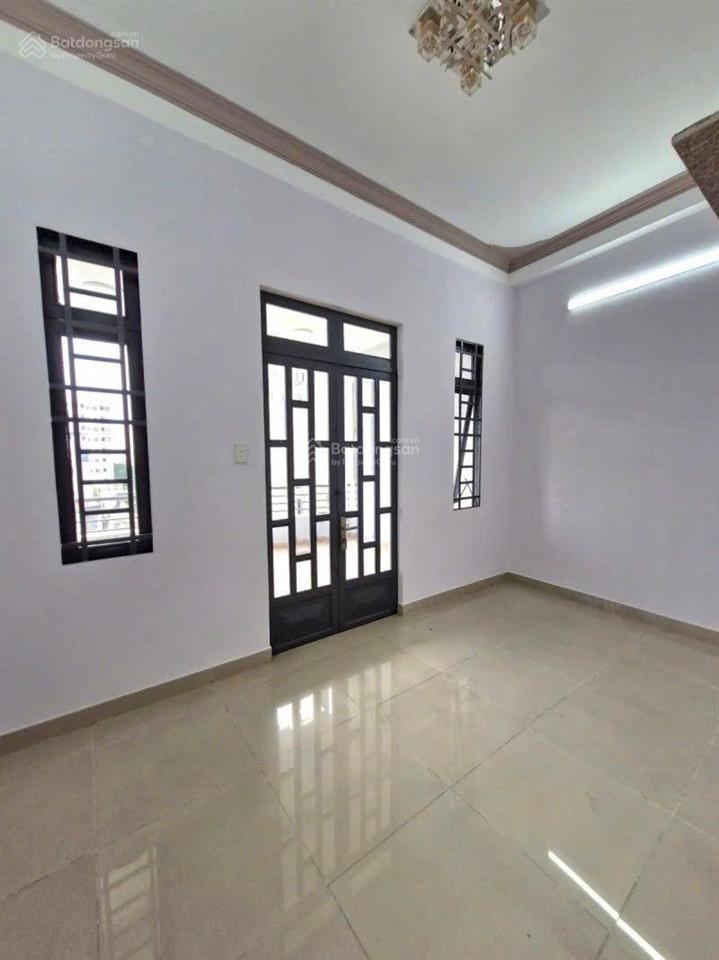 5 tầng  linh chiểu  gần đh ngân hàng  giá nhỉnh 6 tỷ + dt 54m2, ngang 4 dài 13.5m  7pn6wc