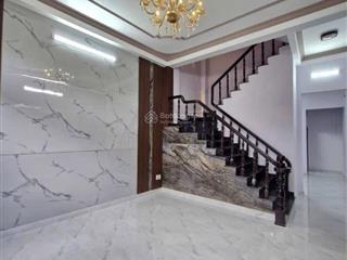 5 tầng  linh chiểu  gần đh ngân hàng  giá nhỉnh 6 tỷ + dt 54m2, ngang 4 dài 13.5m  7pn6wc