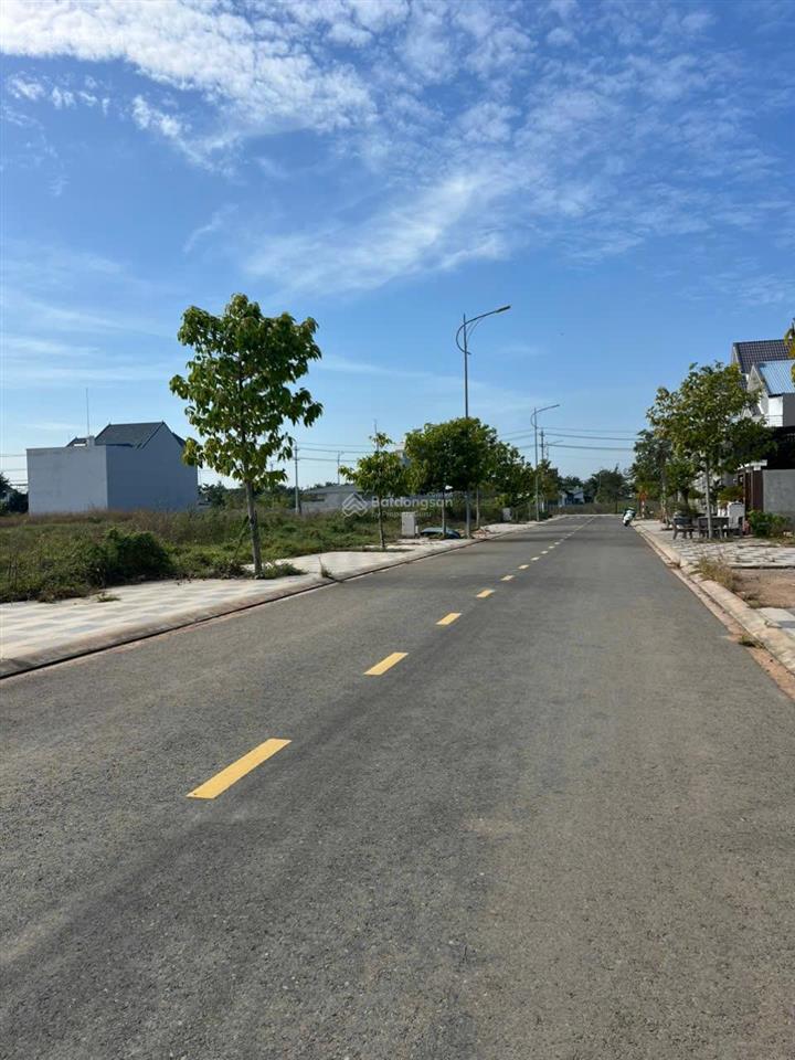 Cần bán lô đất thổ cư 125m2 khu lại an viên hàm thắng giáp bắc xuân an