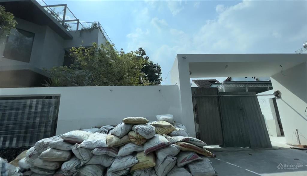 Kd thất bại cần bán ngay nhà mặt phố kdc kim sơn quận 7