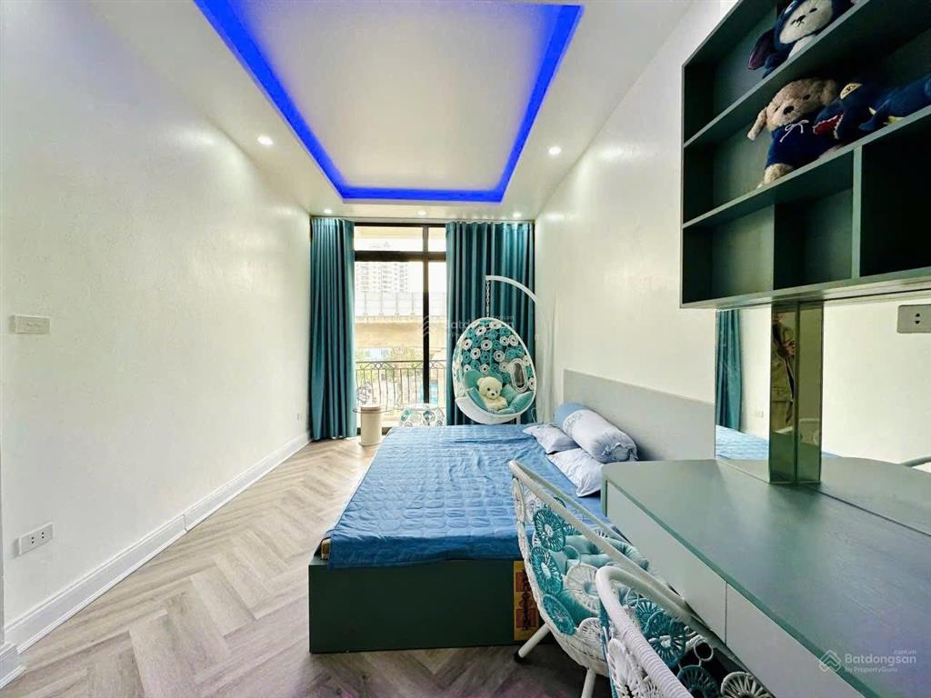 Siêu mẫu xa la hà đông 30m * 7tầng thang máy * giá 9tỷ ful nội thất , 2 oto tránh kinh doanh đĩnh .