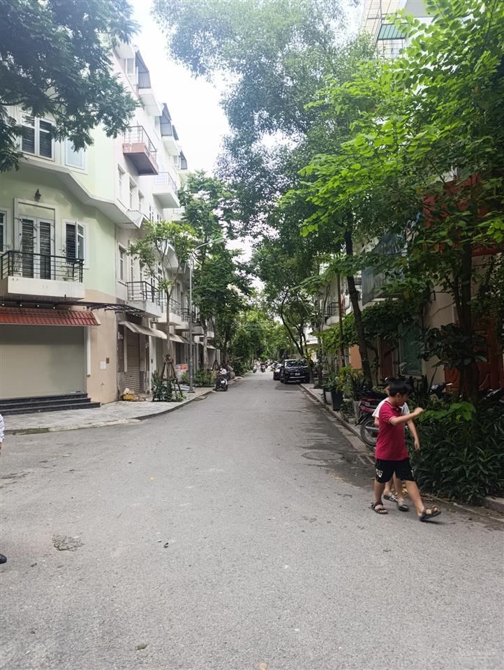 Siêu phẩm liền kề mỗ lao hà đông ,70m2 * 4tầng * giá 19tỷ,vỉa hè 2 bên kinh doanh tập nập ngày đêm.