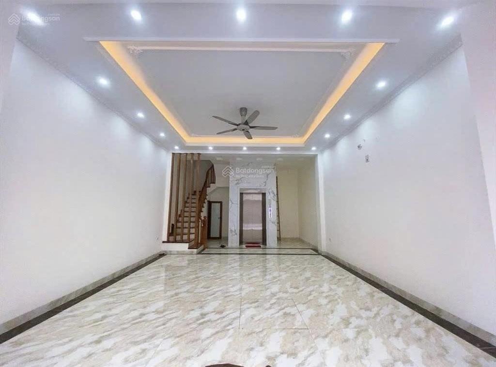 Siêu phẩm liền kề mỗ lao hà đông ,70m2 * 4tầng * giá 19tỷ,vỉa hè 2 bên kinh doanh tập nập ngày đêm.