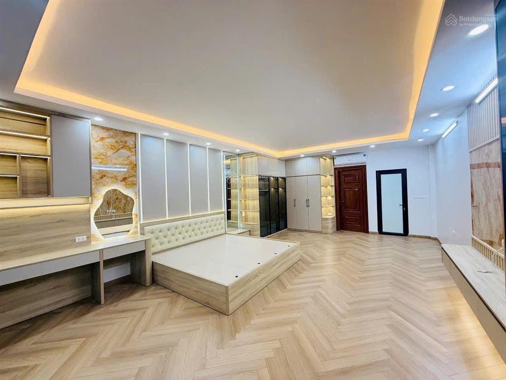 Siêu phẩm la khê hà đông, 50m2 * 6 tầng thang máy full nội thất, giá 12tỷ, ô tô tránh